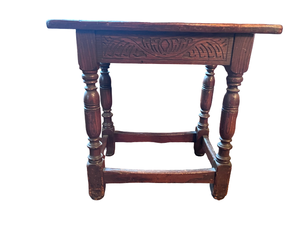 lot 43 image: Tudor Style Oak Joint Accent Table