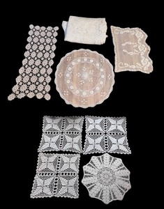 lot 55 image: Variety of Gorgeous Vintage Doilies
