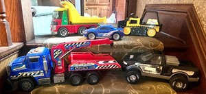 lot 100 image: Childrens Toy Trucks