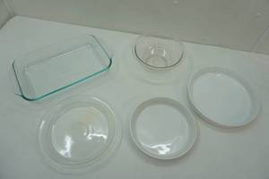 lot 14 image: Pyrex & Corning ware