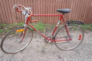 lot 35 image: Vintage Schwinn Varsity Road Bike 27