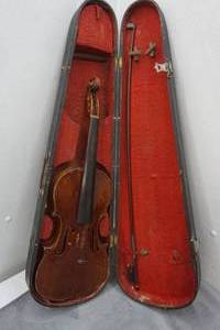 lot 50 image: Vintage 1930s Guinneri Model Full Size Violin and Case with Bow
