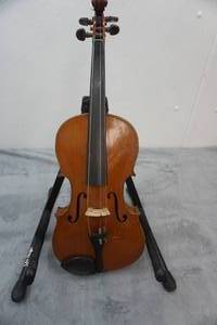 lot 54 image: Vintage Early 1900s Strad Model Full Size Violin and Case with Bow