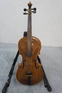 lot 58 image: Vintage 1920s Stainer Violin with Bow and Case