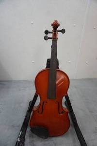lot 65 image: 34 Size Violin (Klaus Mueller) with Case and Bow