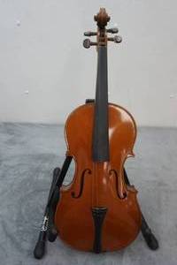 lot 83 image: Older Student Model Viola Violin