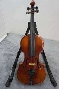 lot 86 image: Vintage Violin 34
