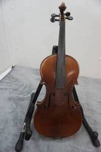 lot 90 image: Vintage Violin