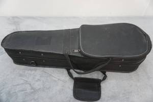 lot 93 image: 18 Violin Case