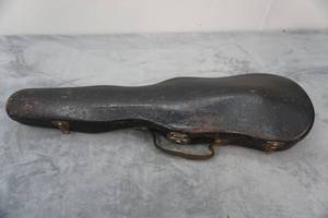 lot 94 image: Vintage 34 Violin Case