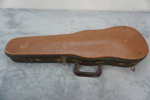 lot 95 image: Vintage 12 Violin Case, has a bow