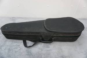 lot 96 image: 12 Violin Case
