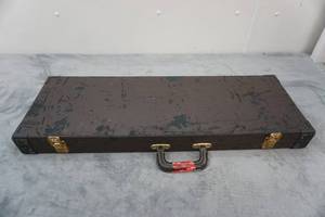 lot 97 image: Vintage Bow Case 31x10.5x 3