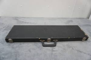 lot 100 image: Bow Case 30x 9x2