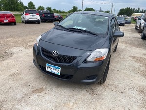 lot 8 image: 2009 Toyota Yaris