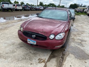 lot 15 image: 2005 Buick Lacrosse