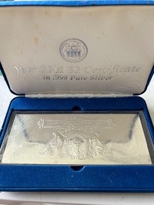 lot 4 image: 2001 .999 Fine Silver $2 Dollar Certificate