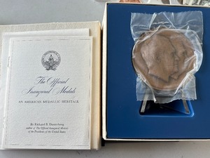 lot 5 image: 1973 Presidential Inaugural Medal