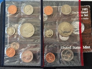 lot 111 image: 1985 P & D Mint Set