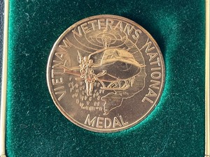 lot 119 image: 1984 Vietnam Veterans National Medal