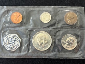 lot 133 image: 1964 Mint Set