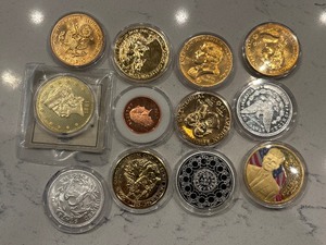 lot 170 image: Gold and Silver Layered Medallions