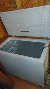 lot 302 image: Kenmore Chest Freezer, Works, 32 x 37.5 x 20.5