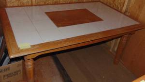 lot 313 image: Table with Tile Inserts, Missing the Corner Wood Pieces, 29 x 61 x 38