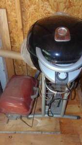 lot 318 image: CharBroil Electric Bistro Grill and Small Gas Grill