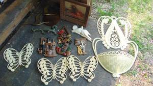 lot 332 image: Vintage Wall Hangings, Including Brass Duck Hanging