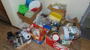 lot 423 image: Large Selection of Kitchen Items