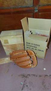 lot 454 image: 3- New Baseball Mitts with Balls