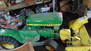 John Deere 112 with Blower, Runs, Need a Tune Up