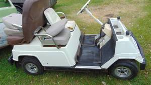 lot 3 image: Electric Yamaha Golf Cart