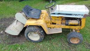 lot 4A image: 127 Hydrostatic Internatinal Cub Cadet with 40 Tiller, Not Running