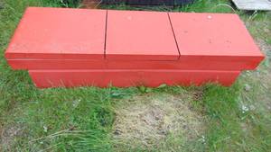 lot 10 image: Red Metal Truck Toolbox, 63 Bed Size