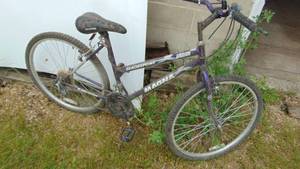 lot 14 image: Magna Glacier Point 15 Speed Bike