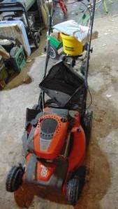 lot 18 image: Husquarna Hu72SAWDE, All Wheel Drive Mower