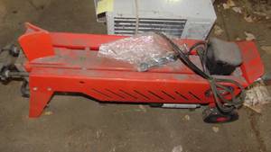 lot 28 image: DR Electric Wood Splitter, Looks to be Never Used