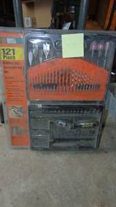 lot 478 image: New 121 Pc Balck and Decker Drilling Screwdriver Set