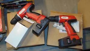 lot 502 image: 2- Rechargeable Drills