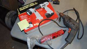 lot 516 image: Rechargeable Drill and Work Light and Electric Drill