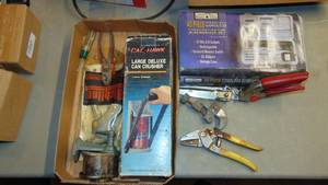 lot 520 image: Screwdriver Set, Can Cusher and Misc Tools