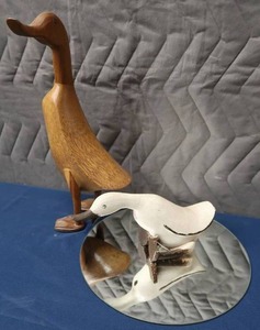 lot 5 image: DCUK  SMITH & HAWKINS DUCKS