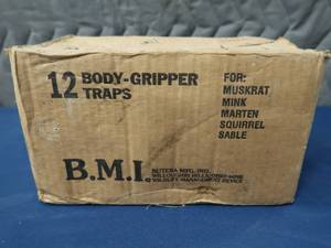 lot 10 image: 12 NIB BODY GRIPPER TRAPS