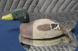 lot 11 image: ANTIQUE DUCK DECOY