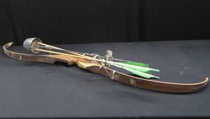 lot 31 image: VINTAGE RED WING HUNTER  RECURVE