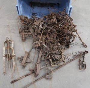 lot 38 image: TANGLED TOTE OF TRAPS