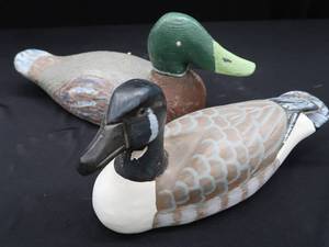 lot 40 image: 2 VINTAGE HAND PAINTED  CARVED DECOYS