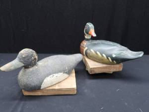 lot 47 image: 2 VINTAGE HAND CARVED  PAINTED DECOYS
